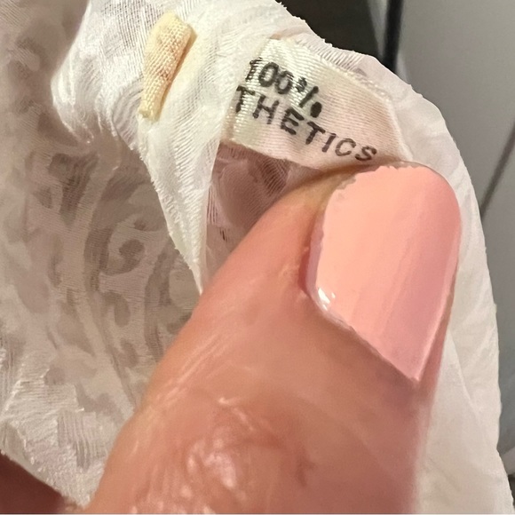 Women’s blouses - Picture 2 of 4